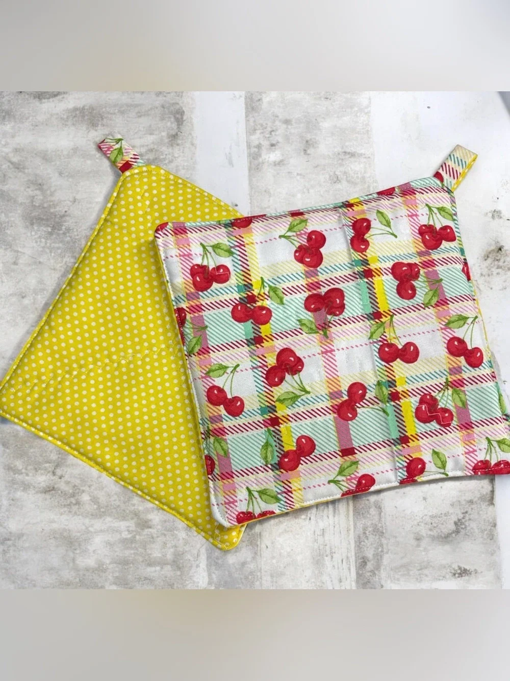 Two Hand Quilted Pot Holders (v)
